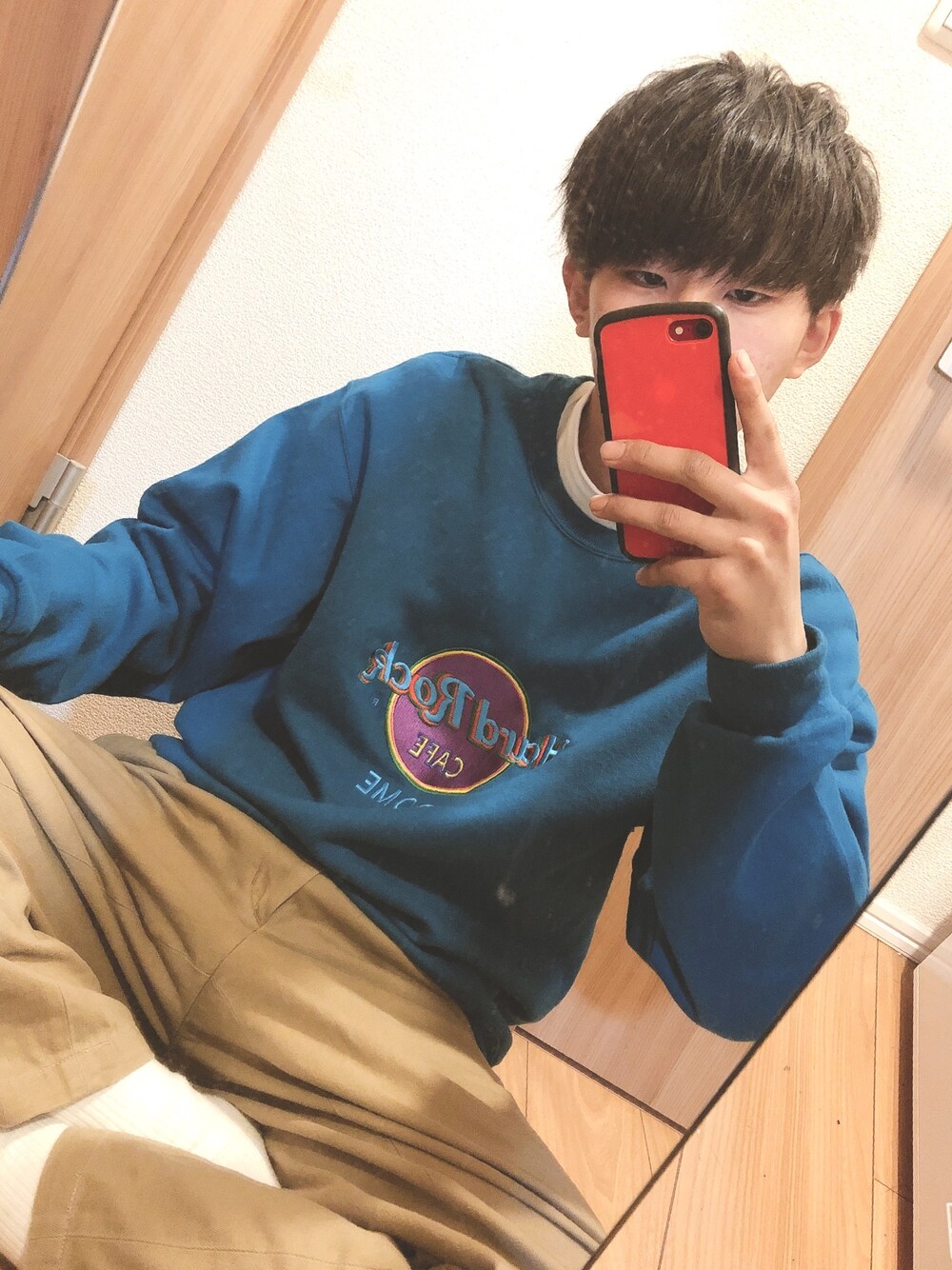 「休日スタイル、古着、ワイドパンツ、カジュアルコーデ、いいね、save、フォローお願いします🤑、Hard rock cafe」｜「Hard Rock Cafeのアイテム（スウェット、ブルー系）」を使った、かわむーさん（メンズ・175cm）の春コーディネートの1枚目の写真