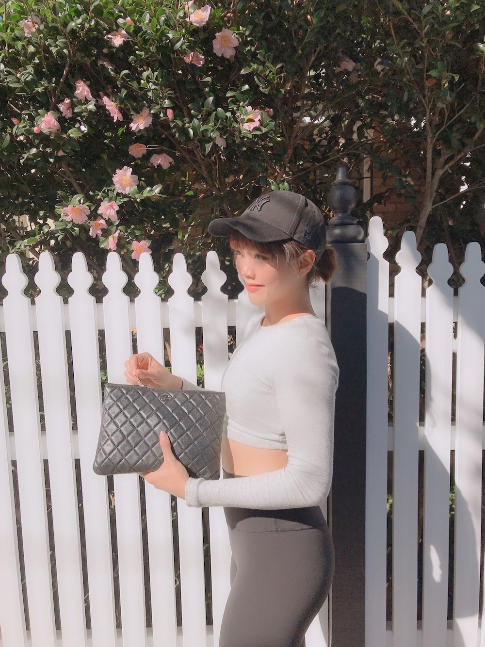 「summer、baby、girl、floral」｜「NEW ERAのアイテム（キャップ、ブラック系）」を使った、Cさん（レディース・165cm）の春コーディネートの1枚目の写真