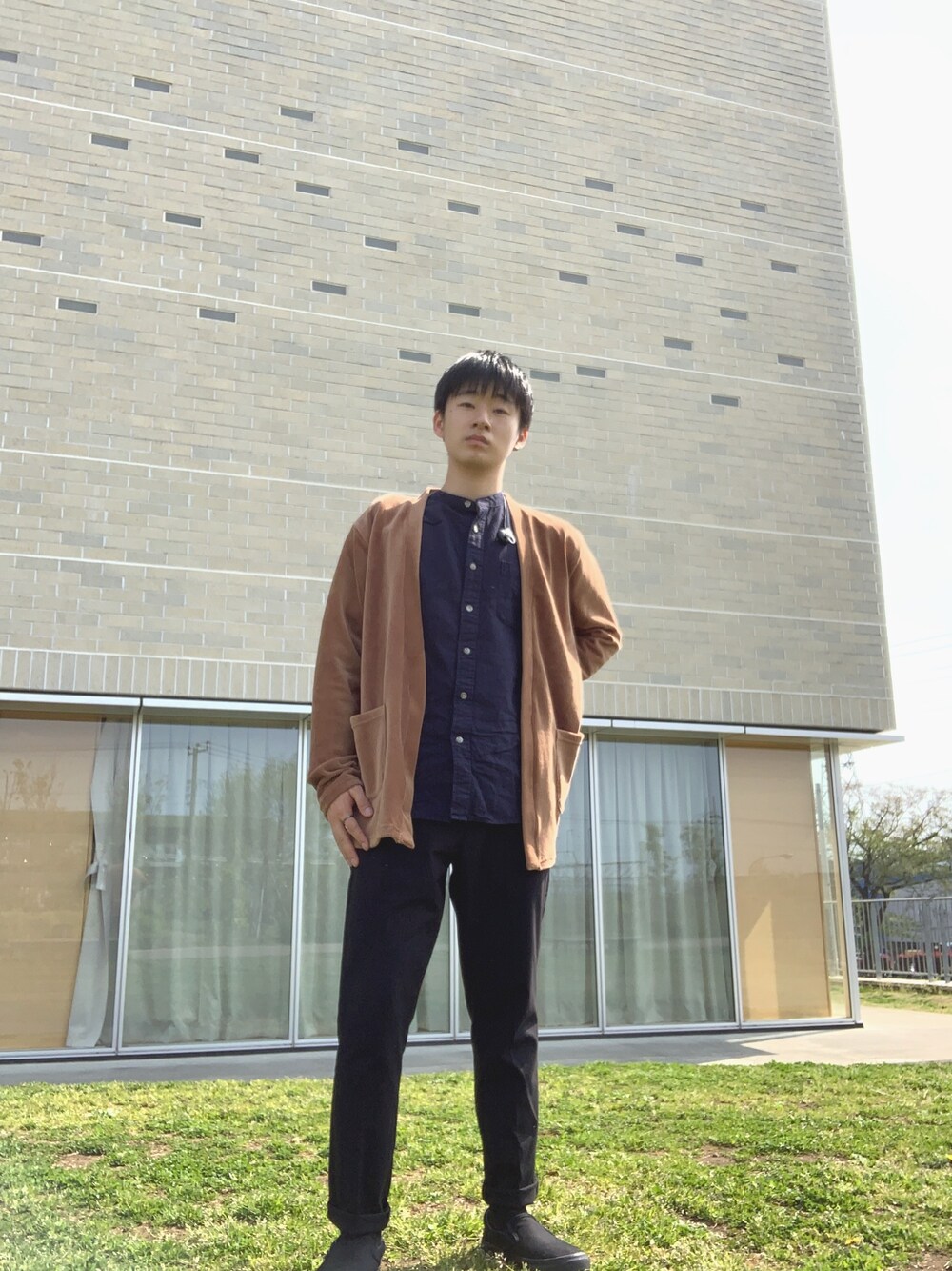 「シンプル、おしゃれさんと繋がりたい、春コーデ、休日スタイル、いいね、save、フォローお願いします🤑、大人カジュアル」｜「timeless warningのアイテム（カーディガン/ボレロ、ベージュ系）」を使った、takumi 타쿠미さん（メンズ・160cm）の春コーディネートの1枚目の写真