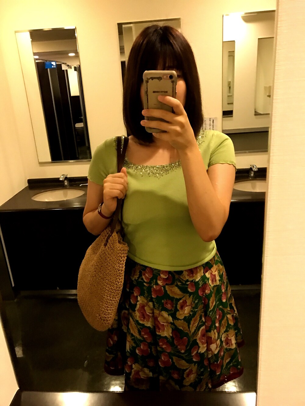 「Harrodsのアイテム（Tシャツ/カットソー、グリーン系）」を使った、オシャレになりたい人さん（レディース・156cm）の夏コーディネートの1枚目の写真