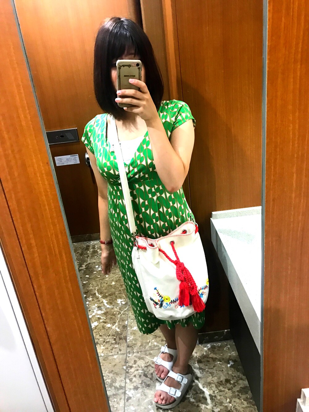 「DIANE von FURSTENBERGのアイテム（ワンピース、グリーン系）」を使った、オシャレになりたい人さん（レディース・156cm）の夏コーディネートの1枚目の写真