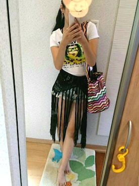 デニムパンツを使った「ギザギザ」のレディース人気ファッション