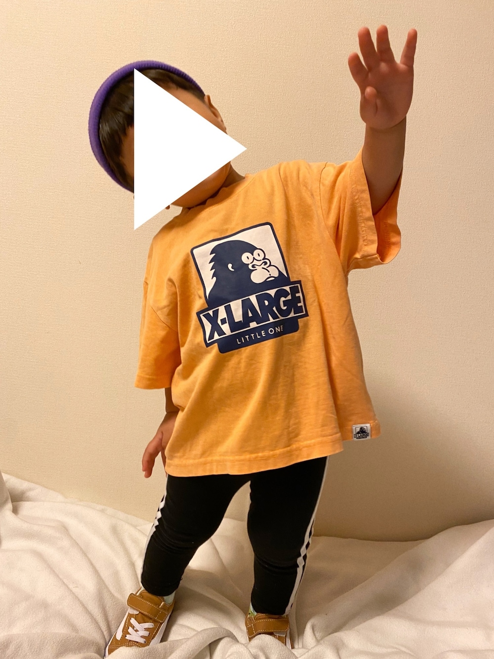 「むすこふく、むすこふく記録、キッズファッション、キッズコーデ、キッズコーディネート、男の子コーデ、おとこのこ」｜「XLARGE KIDSのアイテム（Tシャツ/カットソー、オレンジ系）」を使った、はるかさん（キッズ・90cm）の秋コーディネートの1枚目の写真