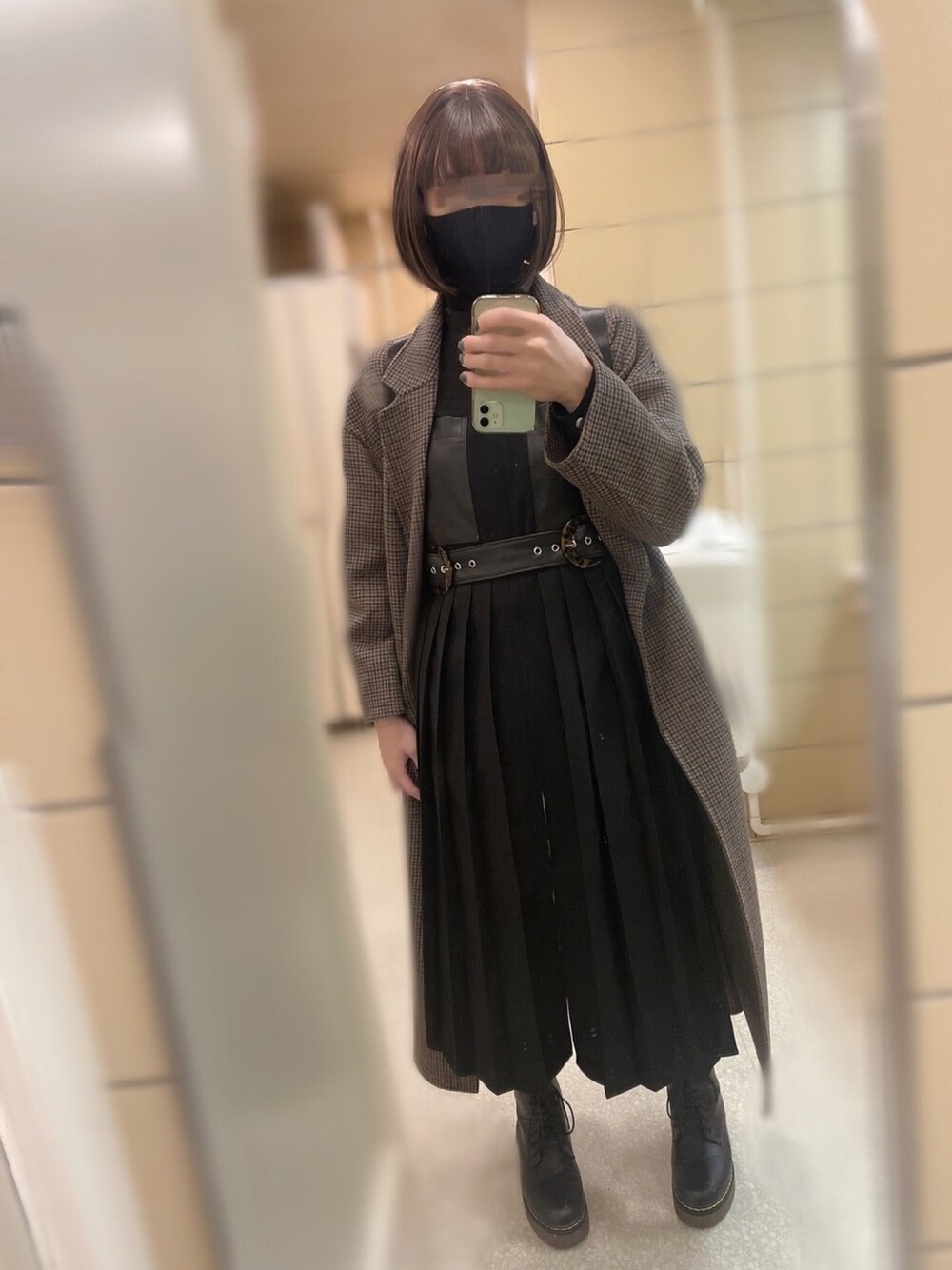 「私の推しブランド、#シンプルコーデ、ブーツ、ワンピース、ロングコート、ブラックコーデ、ハイネック、高身長女子、休日スタイル」｜「jouetieのブルゾンワンピース【2WAY】（ワンピース、ブラック系）」を使った、並盛さん（メンズ・165cm）の冬コーディネートの1枚目の写真