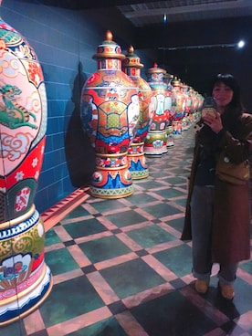 「アイテム（スニーカー、イエロー系）」を使った、アッコさん（レディース・162cm）の春コーディネート