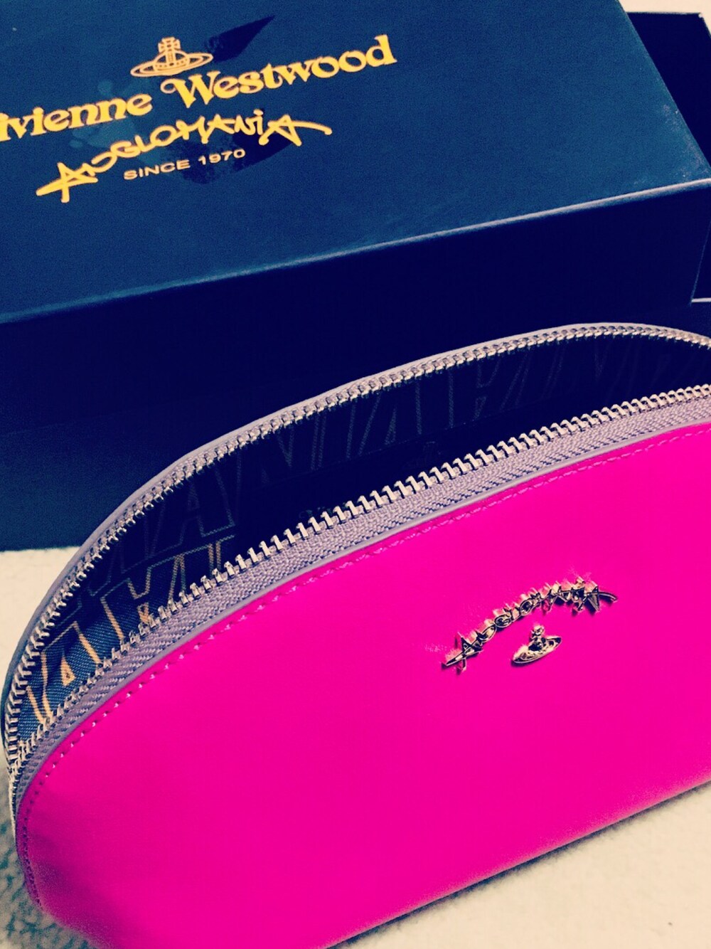 「プレゼント、Vivienne Westwood、ポーチ」｜「Vivienne Westwoodのアイテム（ポーチ、ピンク系）」を使った、chiryさん（メンズ・175cm）の冬コーディネートの1枚目の写真