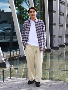 「Tシャツ/カットソー」｜「アイテム（スリッポン）」を使った、植田拓真さん（メンズ・174cm）の秋コーディネート