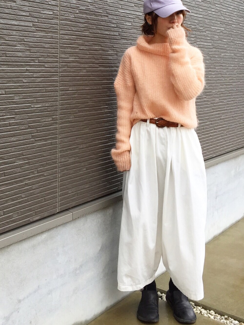 「大人カジュアル、はるコーデ、ワイドパンツ、エッグバッグ、白パンツ、ピンク、モヘアニット、低身長、ハイウエスト、ウエストイン」｜「JILL STUARTのアイテム（ニット/セーター、ピンク系）」を使った、fu___さん（レディース・152cm）の春コーディネートの1枚目の写真