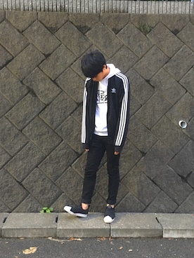 「adidas（アディダス）のアイテム（ジャケット/アウター、ブラック系）」を使った、Yossyさん（メンズ）の夏コーディネート