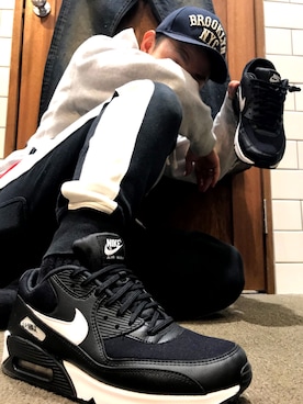 「NIKE（ナイキ）のNIKE ナイキ W AIRMAX 90 ウィメンズエアマックス90 325213 047BK/WT（スニーカー、ブラック系）」を使った、y.wさん（メンズ・170cm）の冬コーディネート