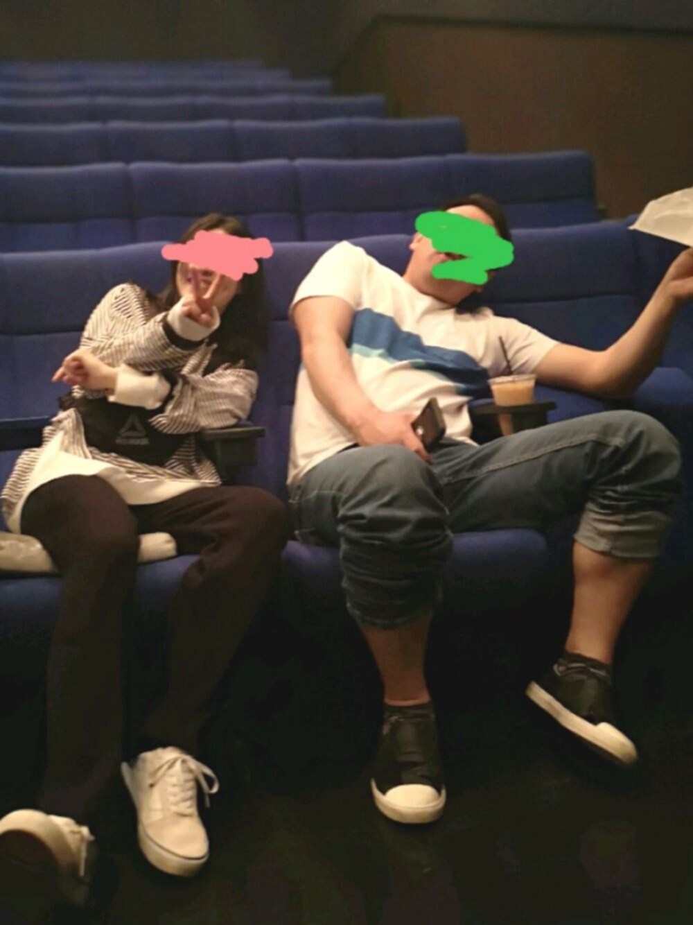 「映画」｜「DHOLICのアイテム（Tシャツ/カットソー、ホワイト系）」を使った、RIyO.さん（レディース・157cm）の春コーディネートの1枚目の写真