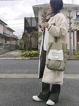 「カーキ×ホワイト」｜「アイテム（その他アウター）」を使った、RIyO.さん（レディース・157cm）の冬コーディネート