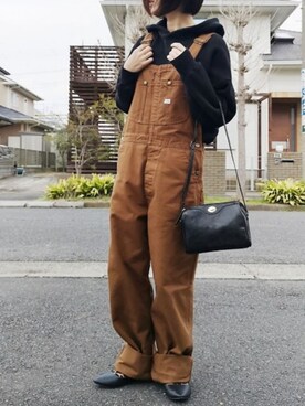 「ブラウン×ブラック」｜「アイテム（オールインワン・サロペット）」を使った、RIyO.さん（レディース・157cm）の春コーディネート