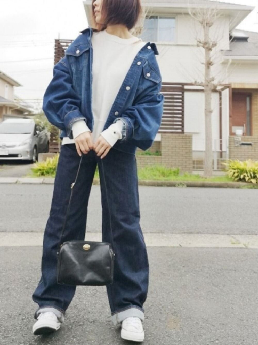 「デニムコーデ、記念にデニデニリンク、メルロー、春コーデ、春アウター、カジュアル、GU、プチプラ、converse、コラボ商品」｜「MERLOTのビッグシルエットデニムGジャン005-4527（デニムジャケット、ブルー系）」を使った、RIyO.さん（レディース・157cm）の春コーディネートの1枚目の写真