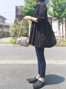 「coca（coca）（コカ）のアイテム（チュニック）」を使った、RIyO.さん（レディース・157cm）の春コーディネート