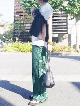 「LOWRYS FARM（ローリーズファーム）のウッドバングル　880326（バングル/リストバンド）」を使った、RIyO.さん（レディース・157cm）の夏コーディネート