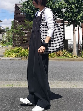 「黒サロペット」｜RIyO.さん（レディース・157cm）の秋コーディネート