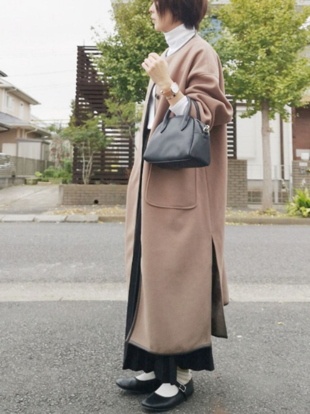 「休日スタイル、大人コーデ、おしゃれさんと繋がりたい、着回しコーデ、カンフーシューズ、プリーツスカート、パイピング、リップスター、USポロ、LIPSTAR」｜「EFOLEの【EFOLE】フェイクレザー　ミニボストン　ショルダー　バッグ（ボストンバッグ、ブラック系）」を使った、RIyO.さん（レディース・159cm）の秋コーディネートの1枚目の写真