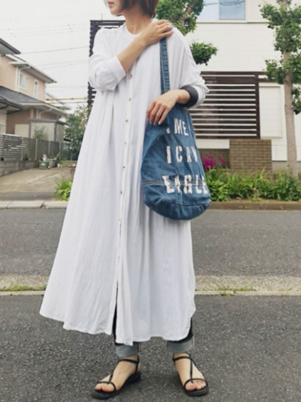「センスオブプレイス、オトナカジュアル、大人カジュアル、オトナ女子、無印良品、ママファッション、ママコーデ、PR、SENSEOFPLACE、pr」｜「Re:EDITの[低身長向けSサイズ対応]リネンブレンドナチュラルロングシャツワンピース（ワンピース、ホワイト系）」を使った、RIyO.さん（レディース・159cm）の春コーディネートの1枚目の写真