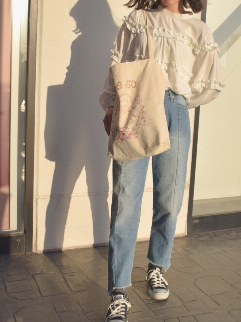 「ootd、休日スタイル、ブラウス、ブラウス×デニム、converse、コンバース、WEGO、retoro girl、レトロガール、sheso」｜「RETRO GIRLのアイテム（シャツ/ブラウス、ホワイト系）」を使った、yuka.さん（レディース・159cm）の春コーディネートの1枚目の写真