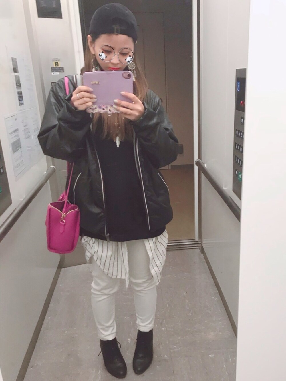 「メンズコーデ、女の子でも決まる、黒、スキニーパンツ、シルバーアクセサリー、OFF-WHITE、GU、付録バッグ」｜「AHKAHの付録（ハンドバッグ、ピンク系）」を使った、MiIさん（レディース・152cm）の春コーディネートの1枚目の写真