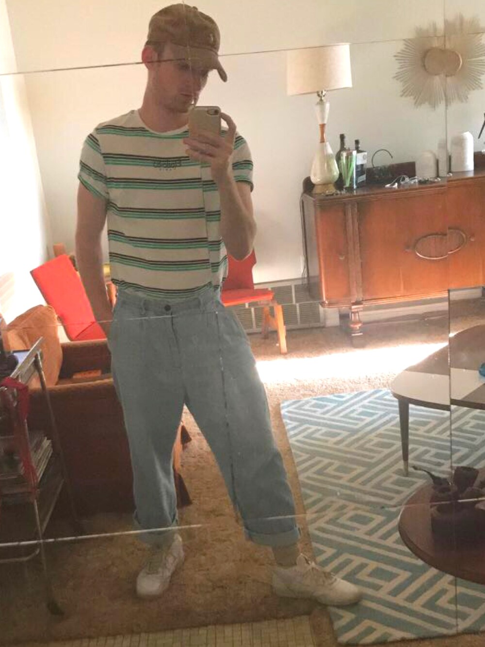 「VINTAGE」｜「Shibuya 109のアイテム（デニムパンツ、ブルー系）」を使った、seb さん（メンズ・175cm）の夏コーディネートの1枚目の写真