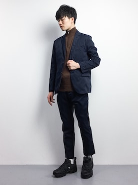 「TOMMY HILFIGER（トミーヒルフィガー）のアイテム（ニット/セーター）」を使った、武井一輝さん（メンズ・173cm）の冬コーディネート
