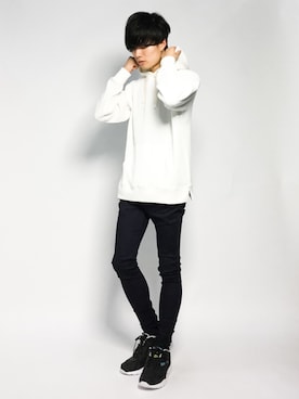 「MONKEY TIME（モンキータイム）のアイテム（デニムパンツ）」を使った、武井一輝さん（メンズ・173cm）の秋コーディネート