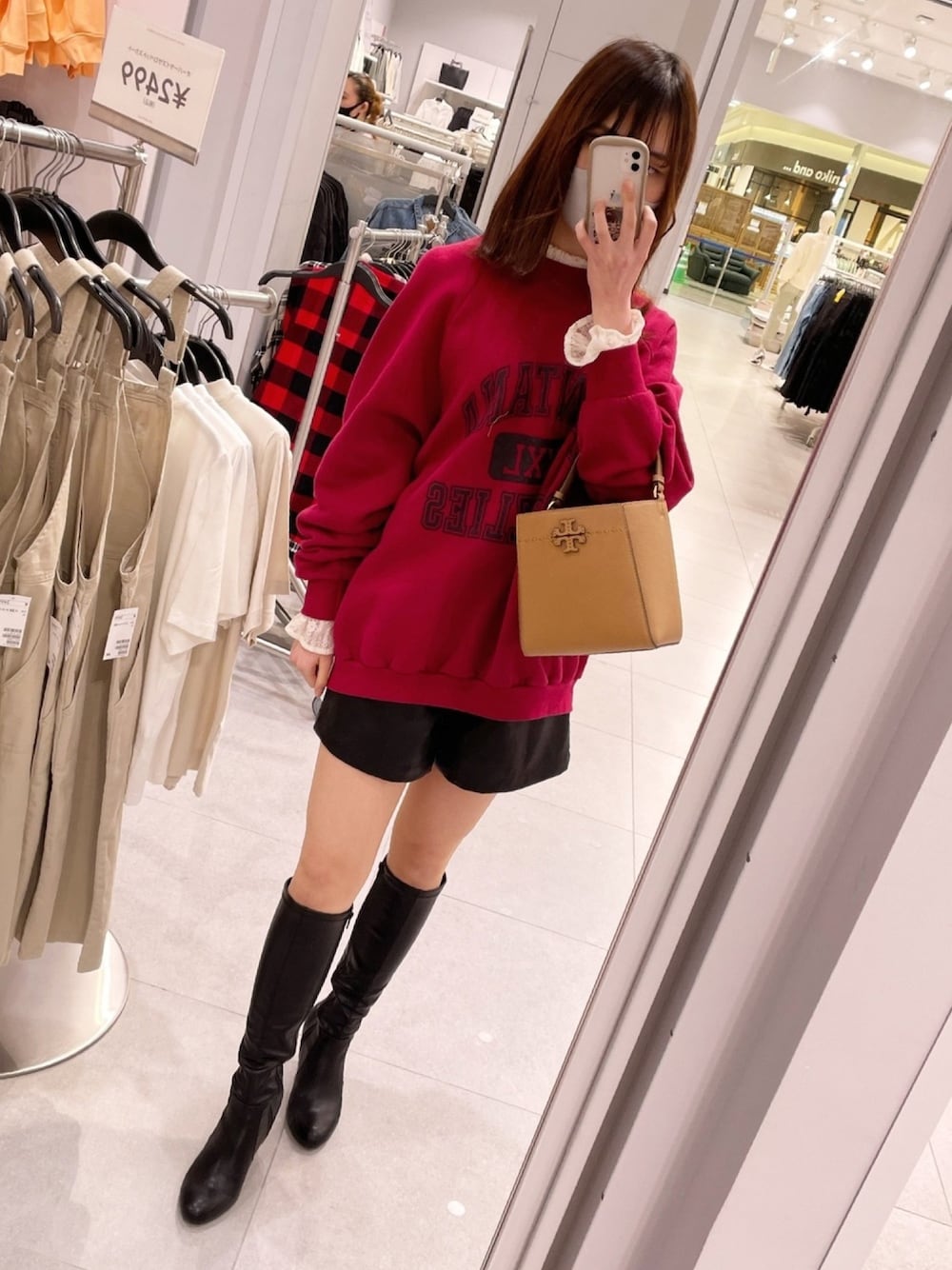 フェイクレザーキュロットパンツを使った人気ファッション