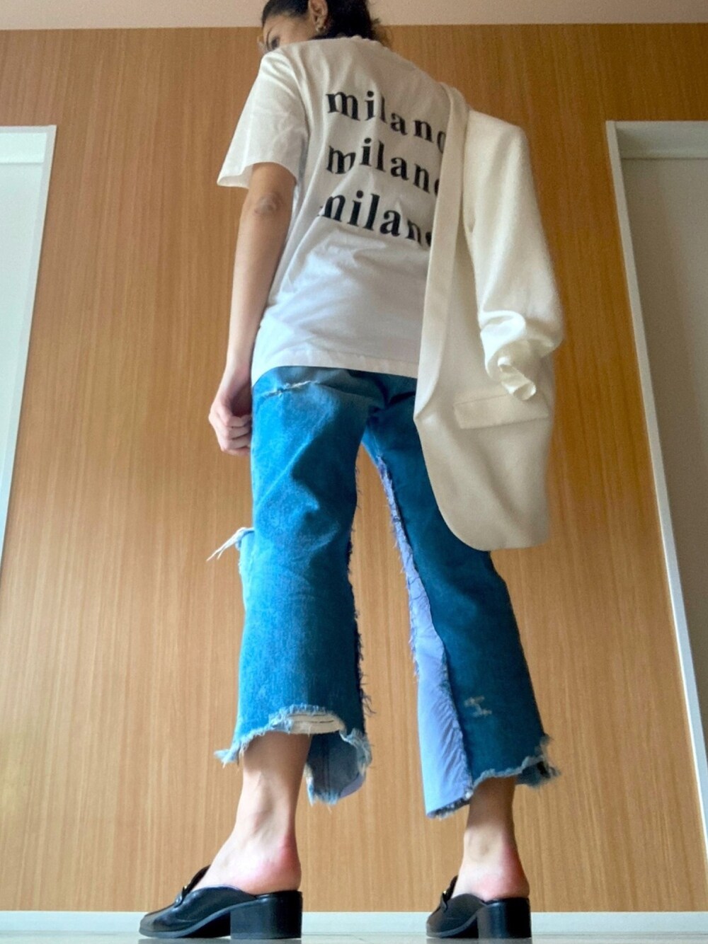 「日常、rippedjeans、ジーンズ、Tシャツ、MSGM、moussy、シンプル、Tシャツ×デニム、勉強」｜「trafalucのアイテム（デニムパンツ、ブルー系）」を使った、gralalaさん（レディース・163cm）の春コーディネートの1枚目の写真