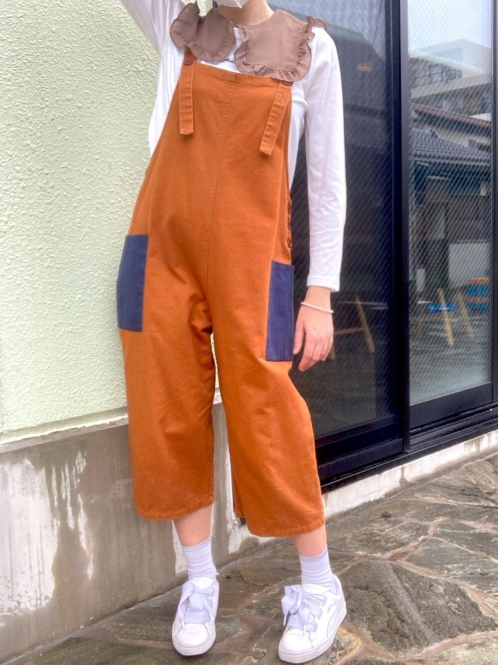 「サロペット、カラーコーデ、かわいい、古着、ヴィンテージ、古着コーデ、古着女子、コーディネート」｜「VINTAGEのアイテム（サロペット/オーバーオール、オレンジ系）」を使った、gralalaさん（レディース・163cm）の春コーディネートの1枚目の写真