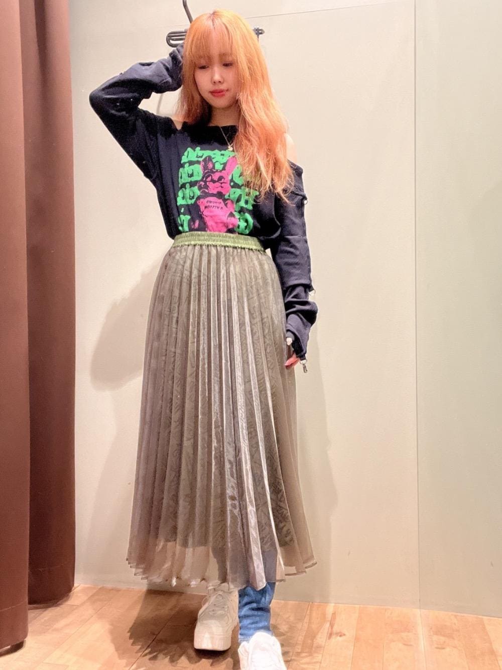 ヒス DIZZY＆MILKY柄 プリーツロングスカート VIXEN GIRL 黒 ヒス DIZZY＆MILKY柄 プリーツロングスカート VIXEN GIRL 黒