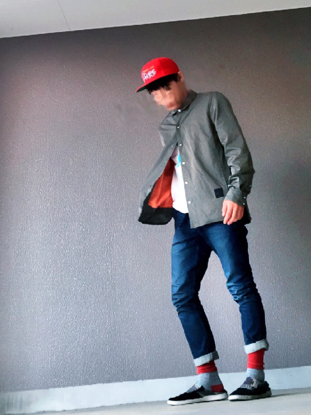 「Deviluse、cheap monday、VOLCOM、GRAMICCI、ストリートMIX、初めまして、初投稿、ロールアップ」｜「Deviluseのアイテム（キャップ、レッド系）」を使った、よこちんさん（メンズ・173cm）の秋コーディネートの1枚目の写真