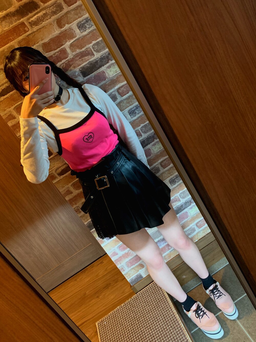 「ZARAのアイテム（スカート、ブラック系）」を使った、なななさん（レディース・163cm）の春コーディネートの1枚目の写真