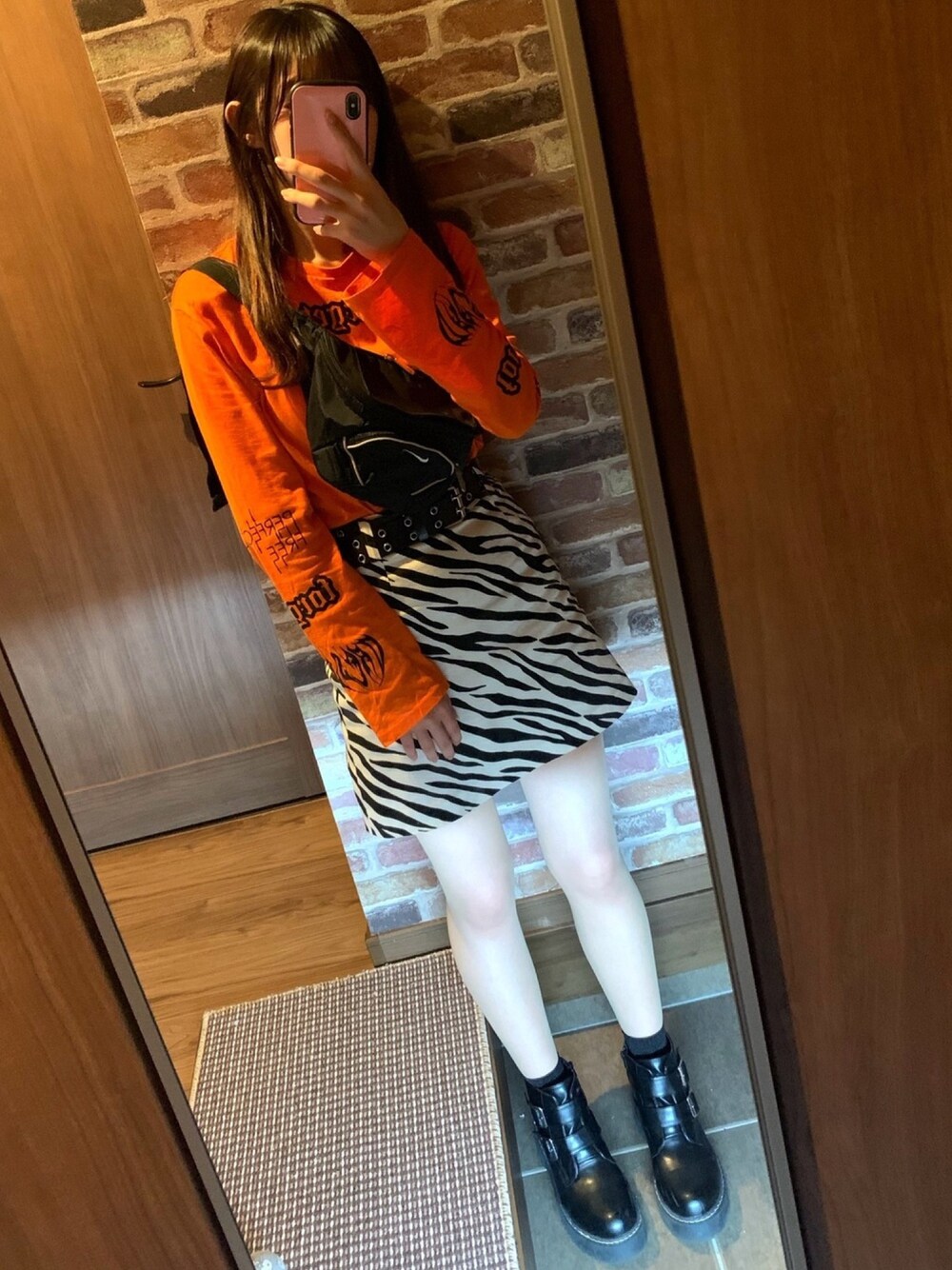 「アンドレルチアーノのアイテム（スカート、ブラック系）」を使った、なななさん（レディース・163cm）の春コーディネートの1枚目の写真