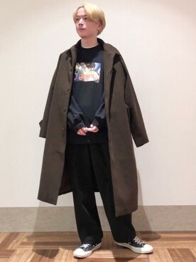 「グラフィックＴ」｜「アイテム（ステンカラーコート）」を使った、EIJIさん（メンズ・173cm）の冬コーディネート