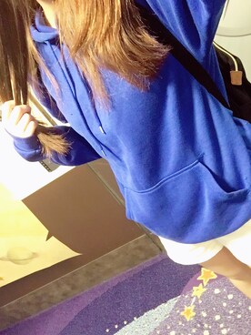 「H&M（エイチ・アンド・エム）のアイテム（パーカー、ブルー系）」を使った、yuka さん（レディース・158cm）の夏コーディネート