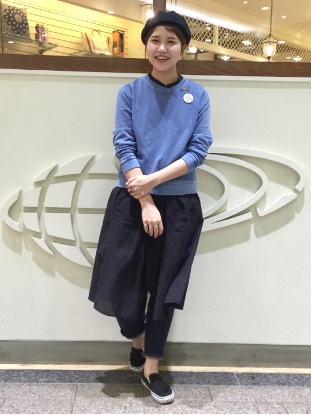 「BEAMS BOY、シンプル、デニムパンツ、orslow」｜「BEAMS BOYのBEAMS BOY / ギャザー ノースリーブ フロントボタン ワンピース（ワンピース、ブラック系）」を使った、nishikawaさん（レディース・166cm）の春コーディネートの1枚目の写真