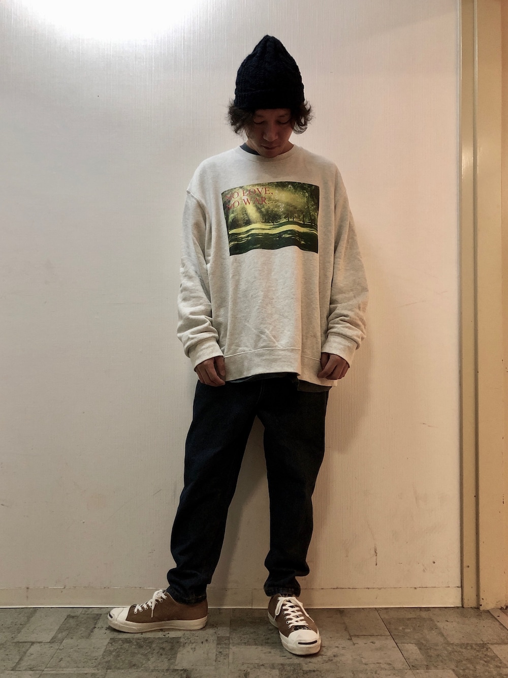 「秋のコーデ、ビッグシルエット、オトナカジュアル、ニット帽、スウェット、サルエルパンツ、スニーカー、converse、nmnwnhnl」｜「HAMNETTの【HAMNETT】 ブークレニットキャップ / キャップ（ニットキャップ/ビーニー、ブラック系）」を使った、チャムさん（メンズ・168cm）の秋コーディネートの1枚目の写真