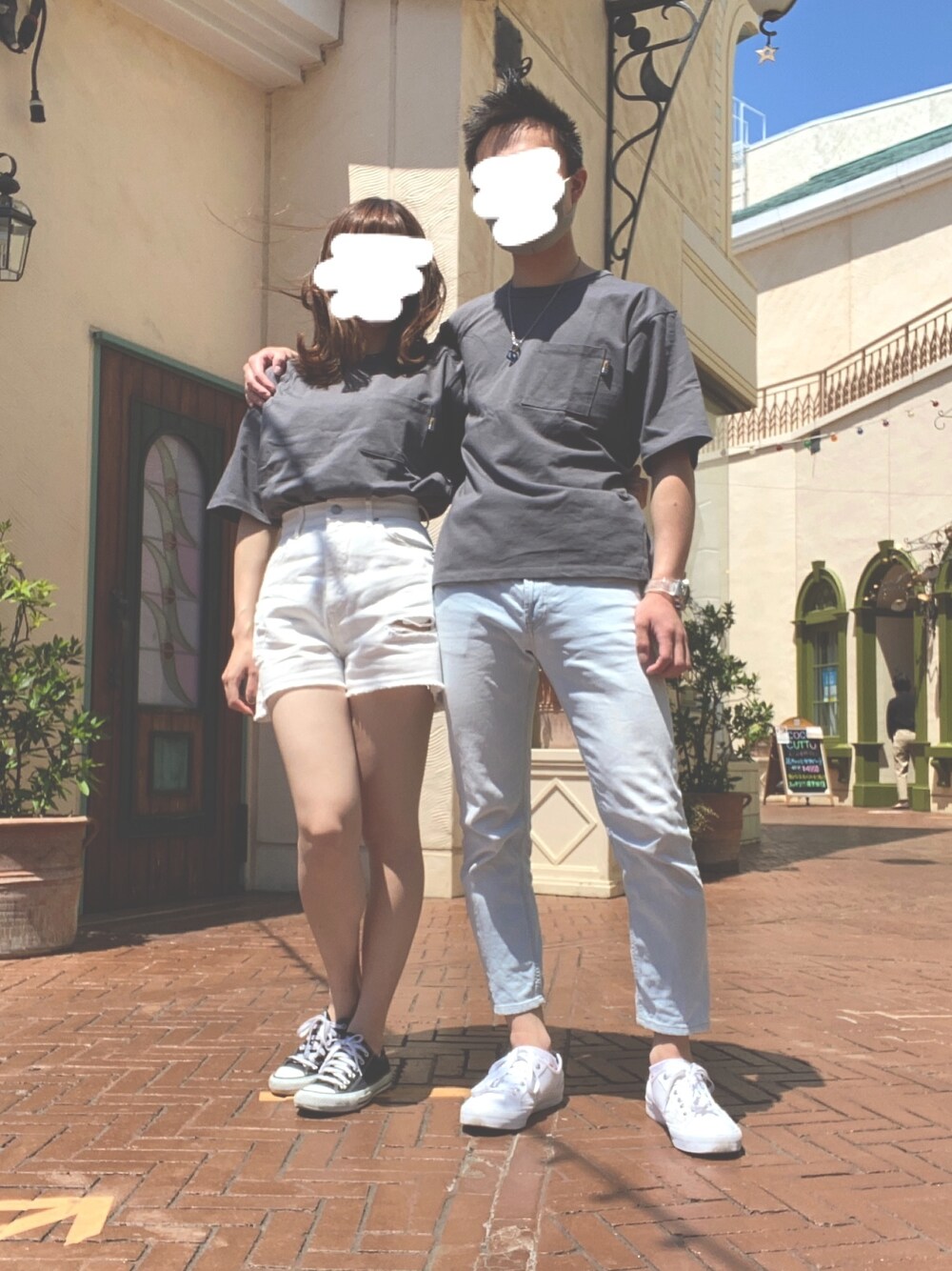「カップル、おそろい、ペアルック、デニム」｜「URBAN RESEARCH DOORSのコーデュラナイロン ポケットTシャツ（Tシャツ/カットソー、グレー系）」を使った、usagisan_さん（レディース・160cm）の春コーディネートの1枚目の写真