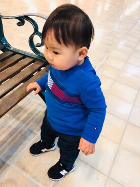 「TOMMY HILFIGER（トミーヒルフィガー）のアイテム（スウェット）」を使った、akishiさん（キッズ・80cm）の秋コーディネート