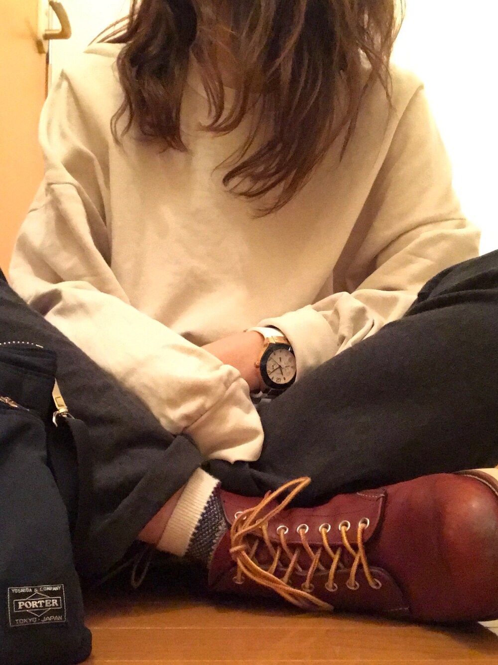 「niko and...のアイテム（スウェット、ベージュ系）」を使った、いっちところさん（レディース・161cm）の冬コーディネートの1枚目の写真