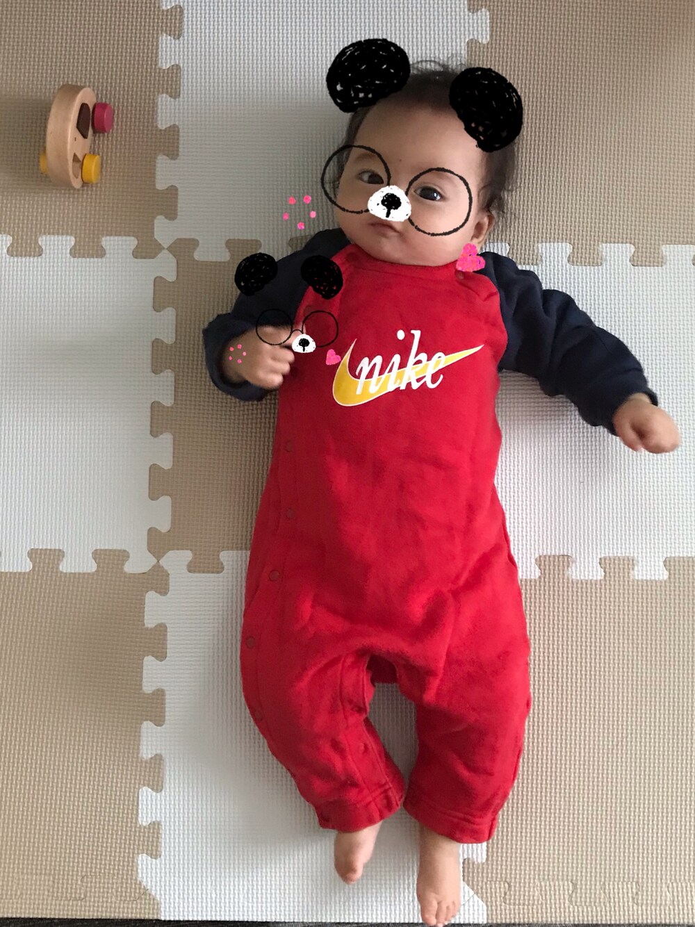「ベビー」｜「NIKEのアイテム（ロンパース、レッド系）」を使った、いっちところさん（レディース・161cm）の秋コーディネートの1枚目の写真