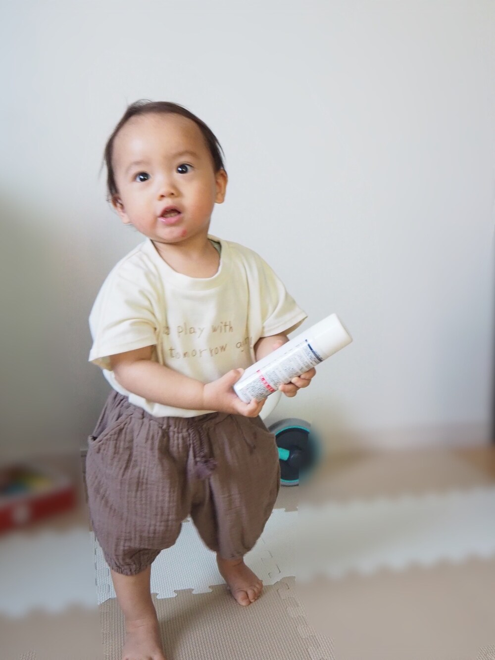 「キッズコーデ」｜「Birthdayのアイテム（Tシャツ/カットソー、ベージュ系）」を使った、いっちところさん（キッズ・80cm）の夏コーディネートの1枚目の写真