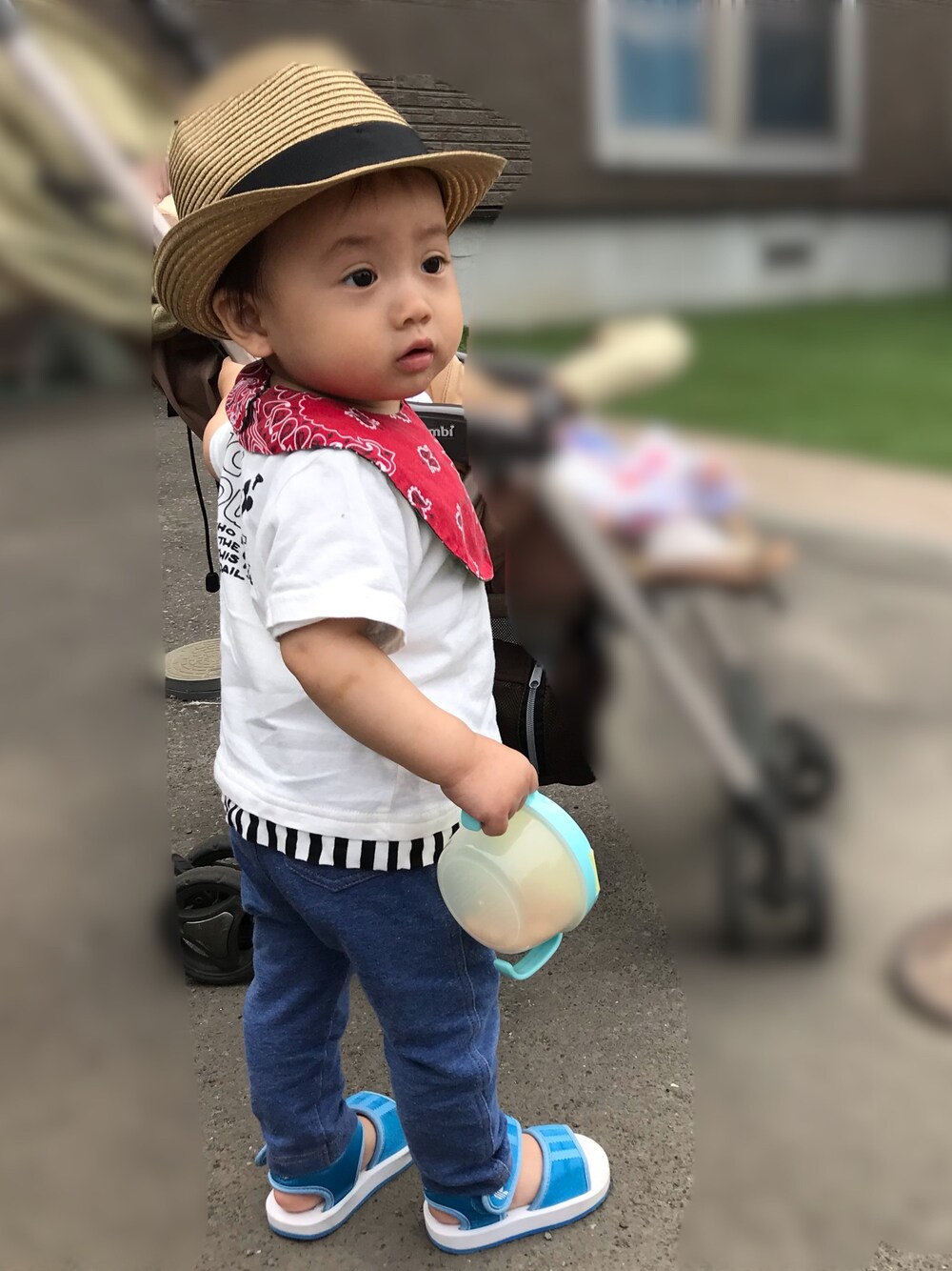 「キッズコーデ」｜「SHOO・LA・RUEのアイテム（Tシャツ/カットソー、ホワイト系）」を使った、いっちところさん（キッズ・80cm）の夏コーディネートの1枚目の写真
