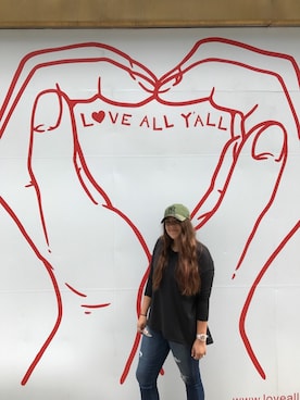 「travel」｜「アイテム（腕時計）」を使った、Taylor Dawnさん（レディース・165cm）の春コーディネート