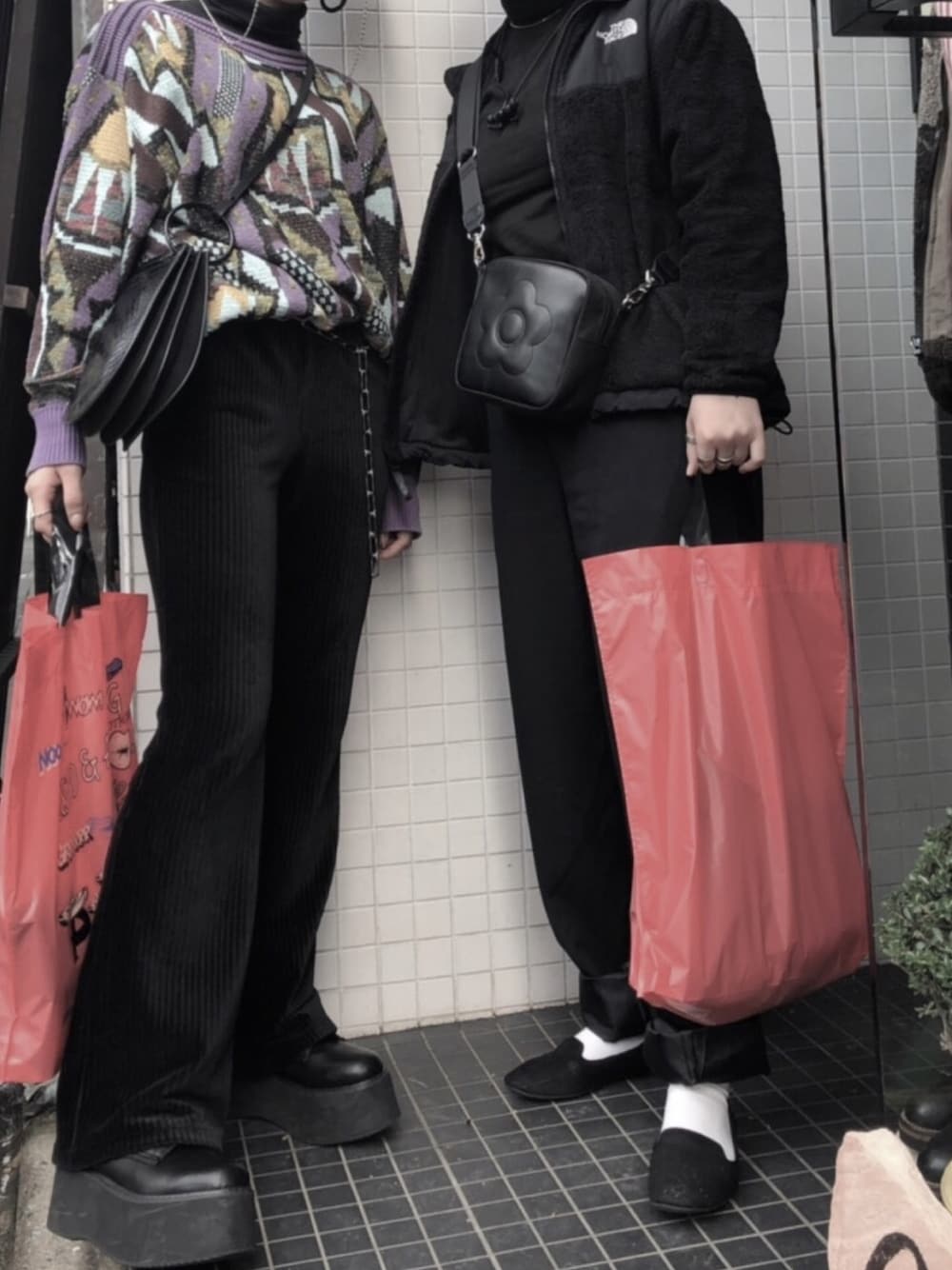 「おしゃれさんと繋がりたい、古着、黒、モノトーン、モードカジュアル、いいね、save、フォローお願いします🤑、低身長、プチプラコーデ、今日のコーデ、古着MIX」｜「MARY QUANTのアイテム（ショルダーバッグ、ブラック系）」を使った、ユさん（レディース・155cm）の秋コーディネートの1枚目の写真