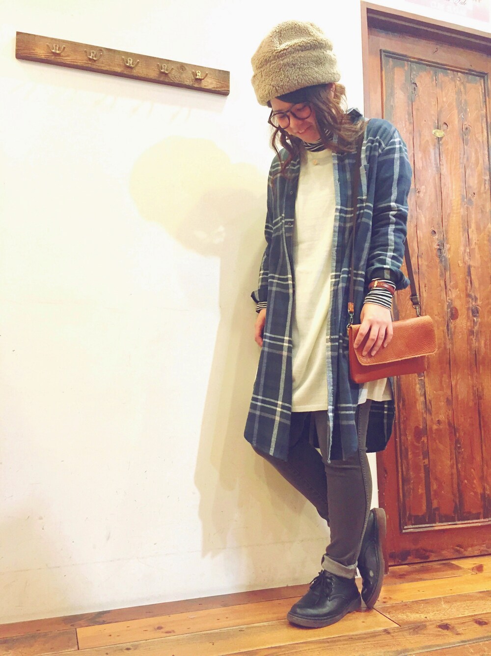 「ootd、outfit、casual、カジュアル、キューブシュガー、CUBE SUGAR、チェックシャツ、ブラックデニム、ワンピース、denim」｜「CUBE SUGARの先染めネルチェックシャツワンピース（シャツワンピース、グリーン系）」を使った、Mayuka Yamamotoさん（レディース・162cm）の冬コーディネートの1枚目の写真