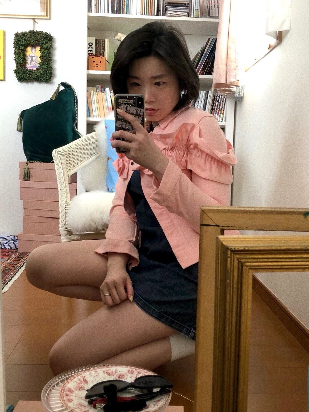 「おうちファッション、おしゃれさんと繋がりたい、カジュアルコーデ、休日コーデ、ootd、デニムコーデ、Gジャン、デニムオンデニム、デニムワンピース、ラクチンコーデ」｜「Simone Rochaのアイテム（デニムジャケット、ピンク系）」を使った、maimieさん（レディース・159cm）の春コーディネートの1枚目の写真