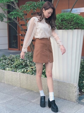 「アイテム（トップス、ベージュ系）」を使った、SPIGA OFFICIALさん（レディース・162cm）の春コーディネート